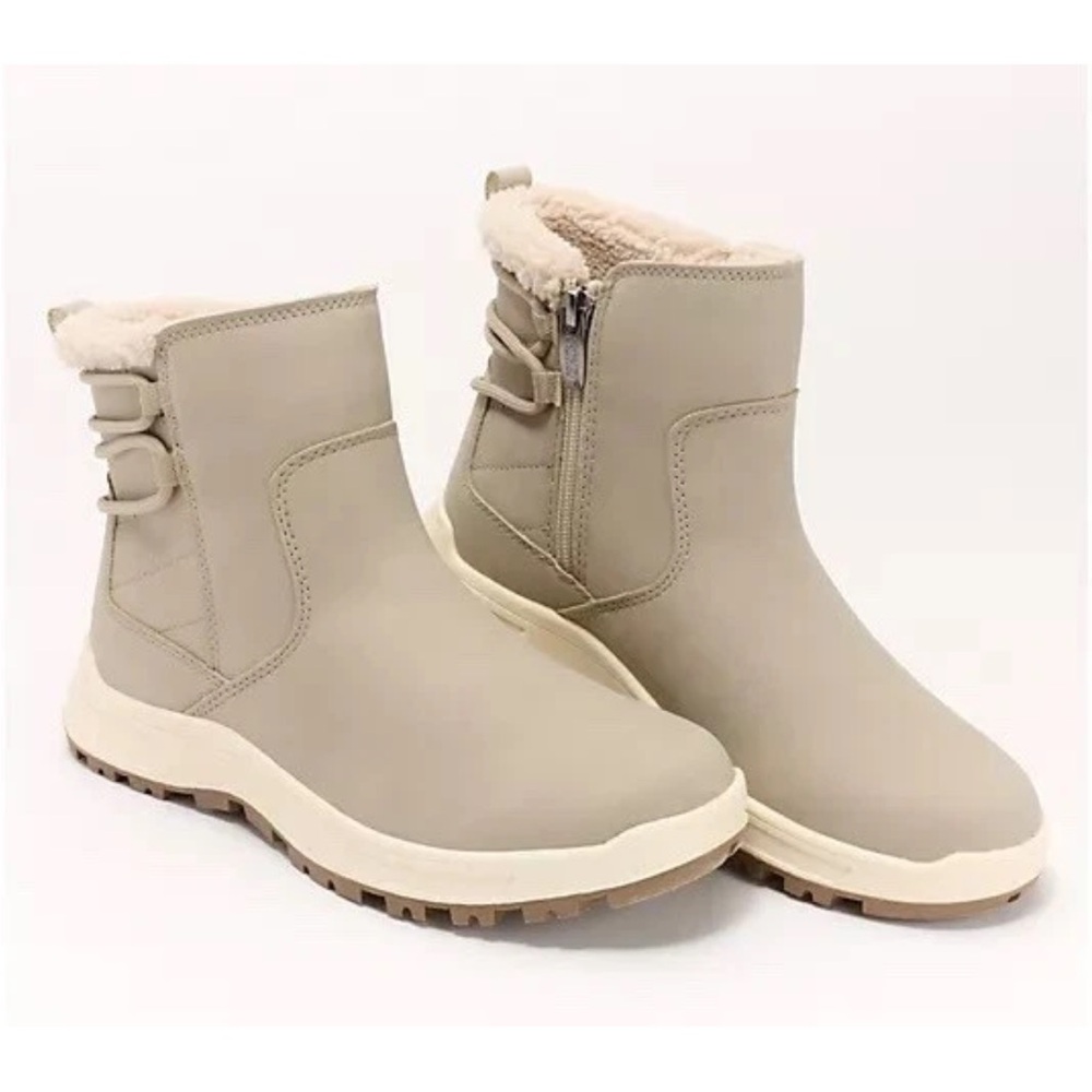 Khombu Sarah Water Repellent Ankle Boots Size 8